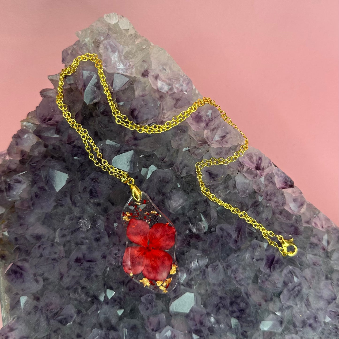 Collana forma irregolare con fiori secchi