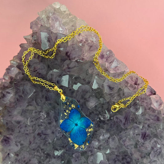 Collana forma irregolare con fiori secchi