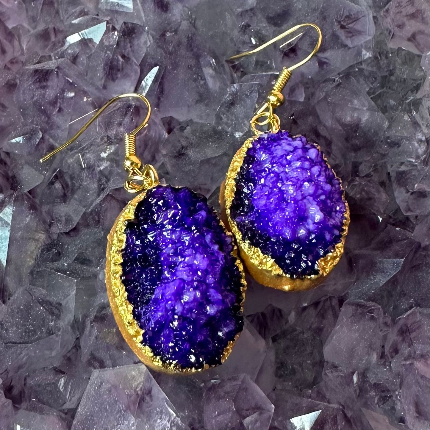 Orecchini – Effetto drusa viola con bordo oro