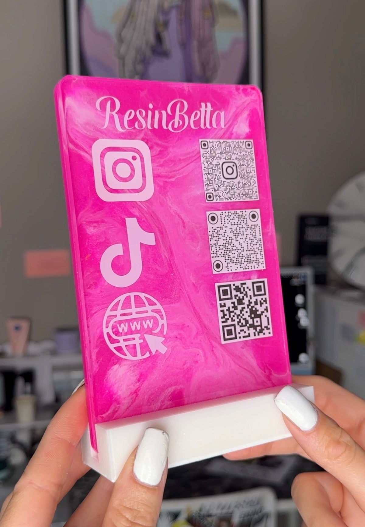 Social Tag personalizzato in resina con QR code