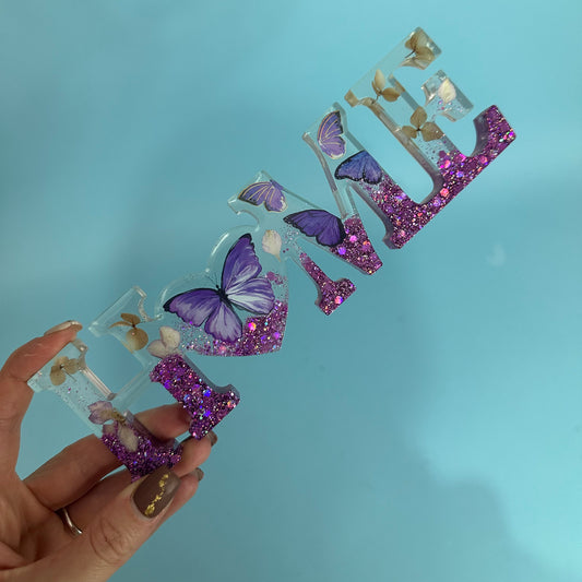 ✨ Scritta Decorativa “Home” Viola Con Farfalle