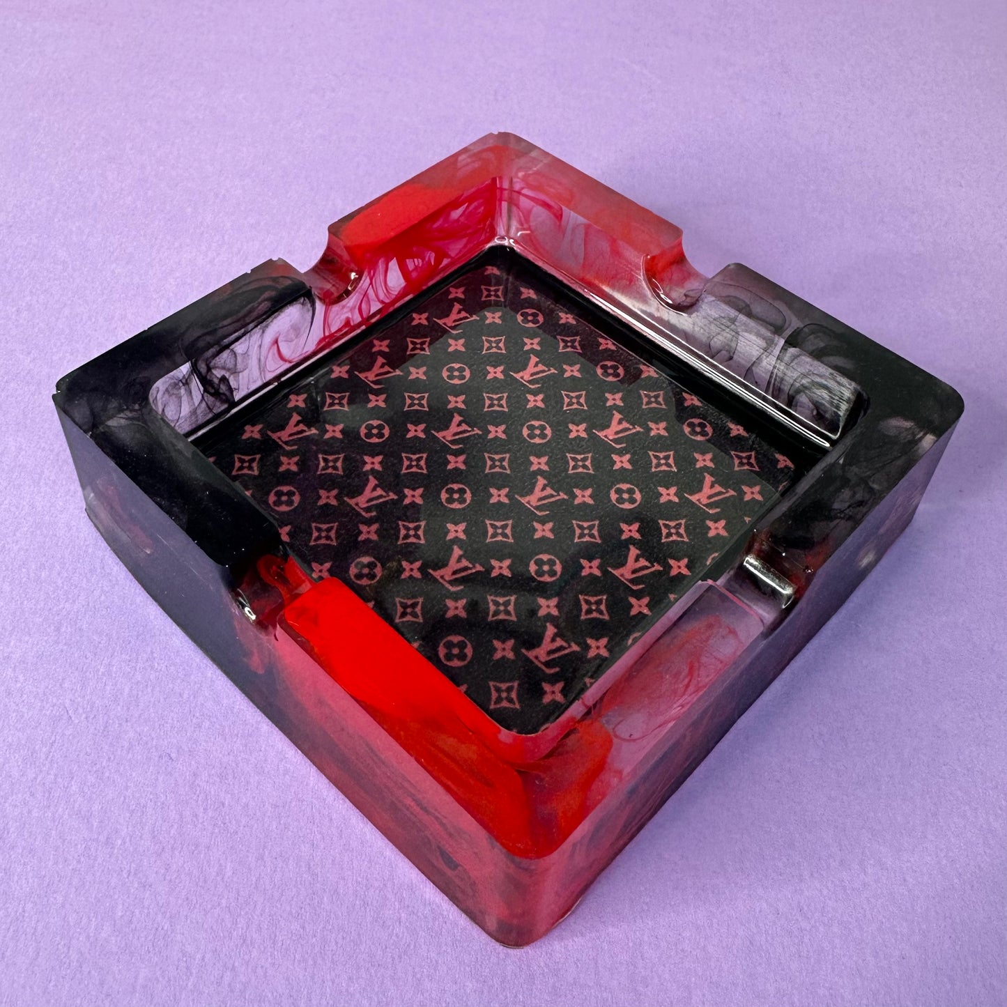 Posacenere effetto fumo rosso e nero