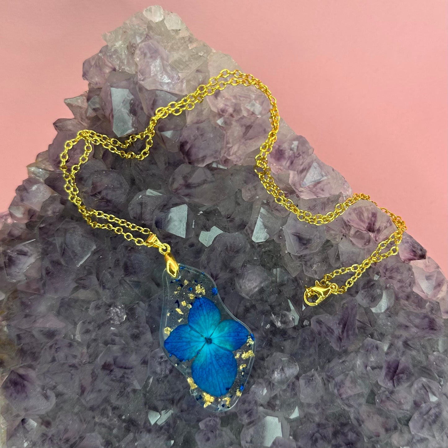 Collana forma irregolare con fiori secchi