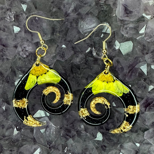Orecchini a spirale – Fiori secchi & foglia oro