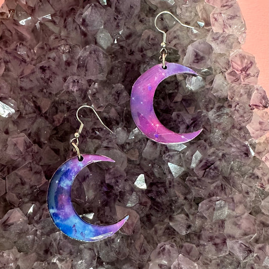 Orecchini a mezzaluna – Effetto galassia viola e blu